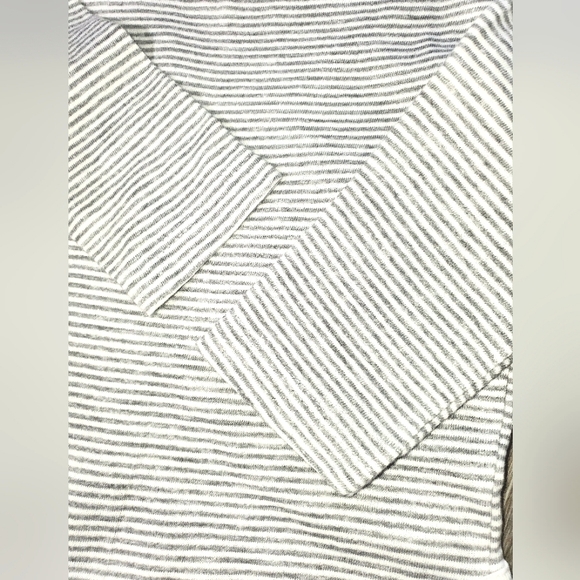 7 for All Mankind baby long sleeve pocket tee gray striped onesie Size 6/9M - Picture 8 of 9